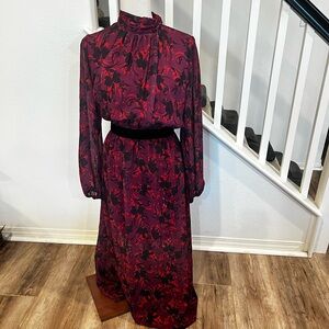Chic Long Sleeve Floral Dress in Red and Black